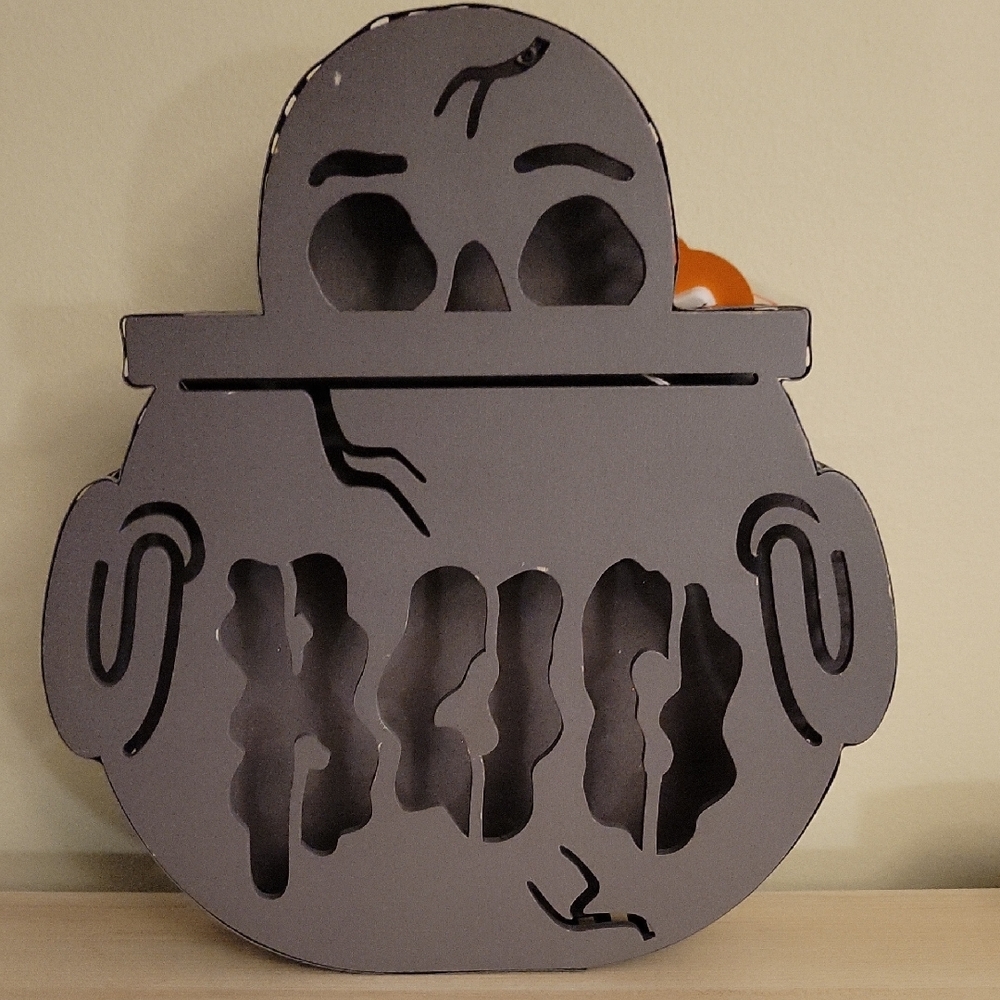 Hyde and EEK, Gray Skull Halloween Decor, Lights Up